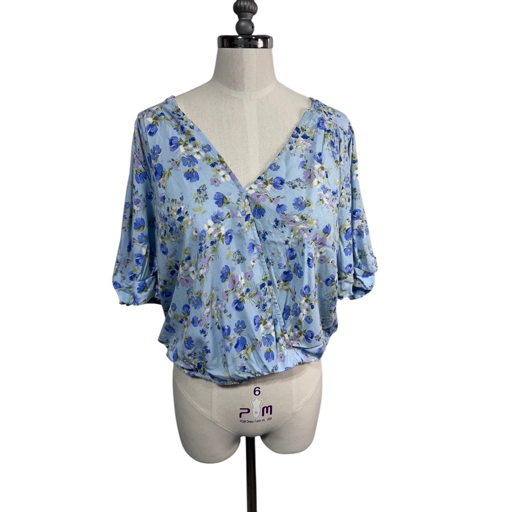 Time After Time Blue Floral Surplice Crop‎ Top Half Puff Sleeve Size Large